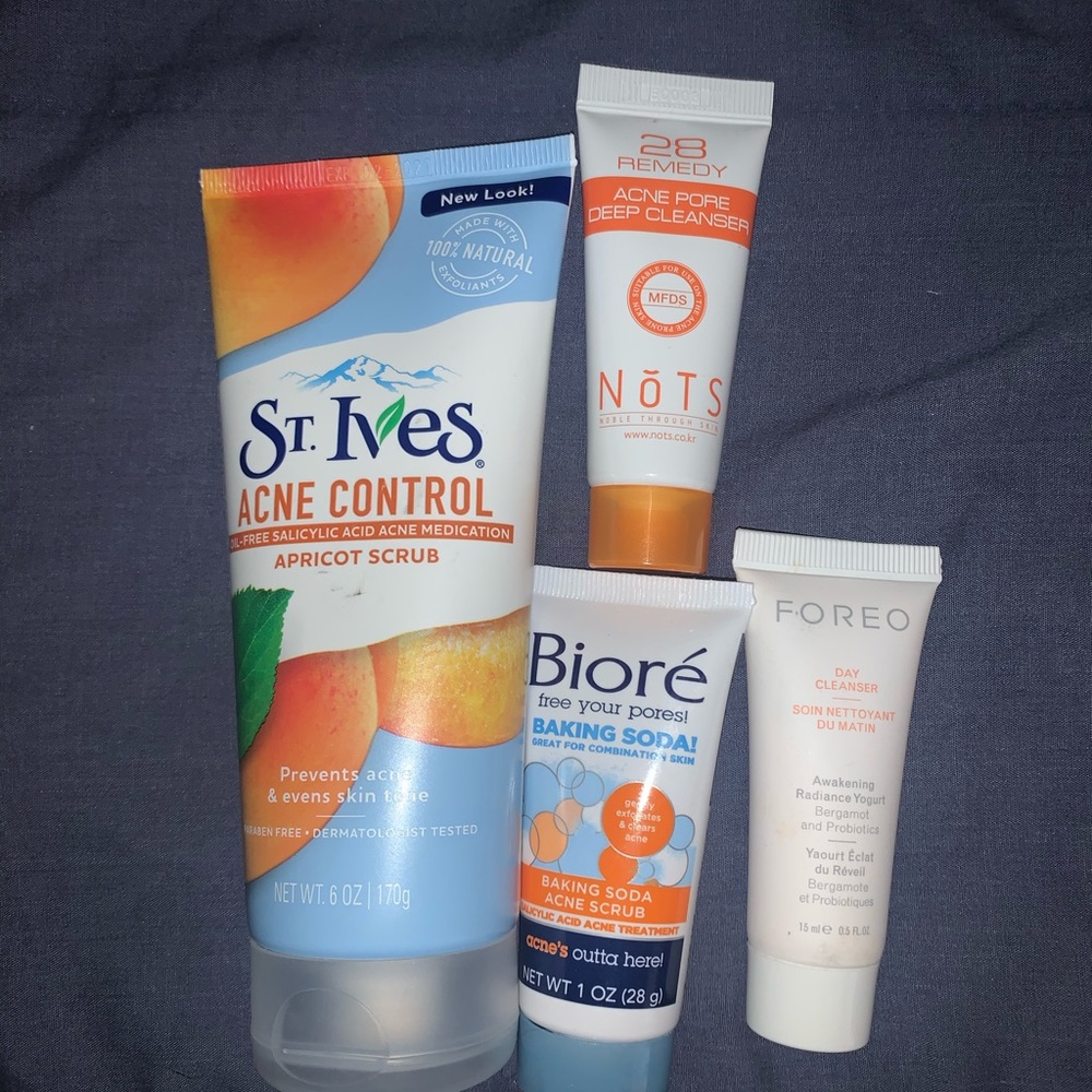 1 full-size and 3 mini Cleansers!